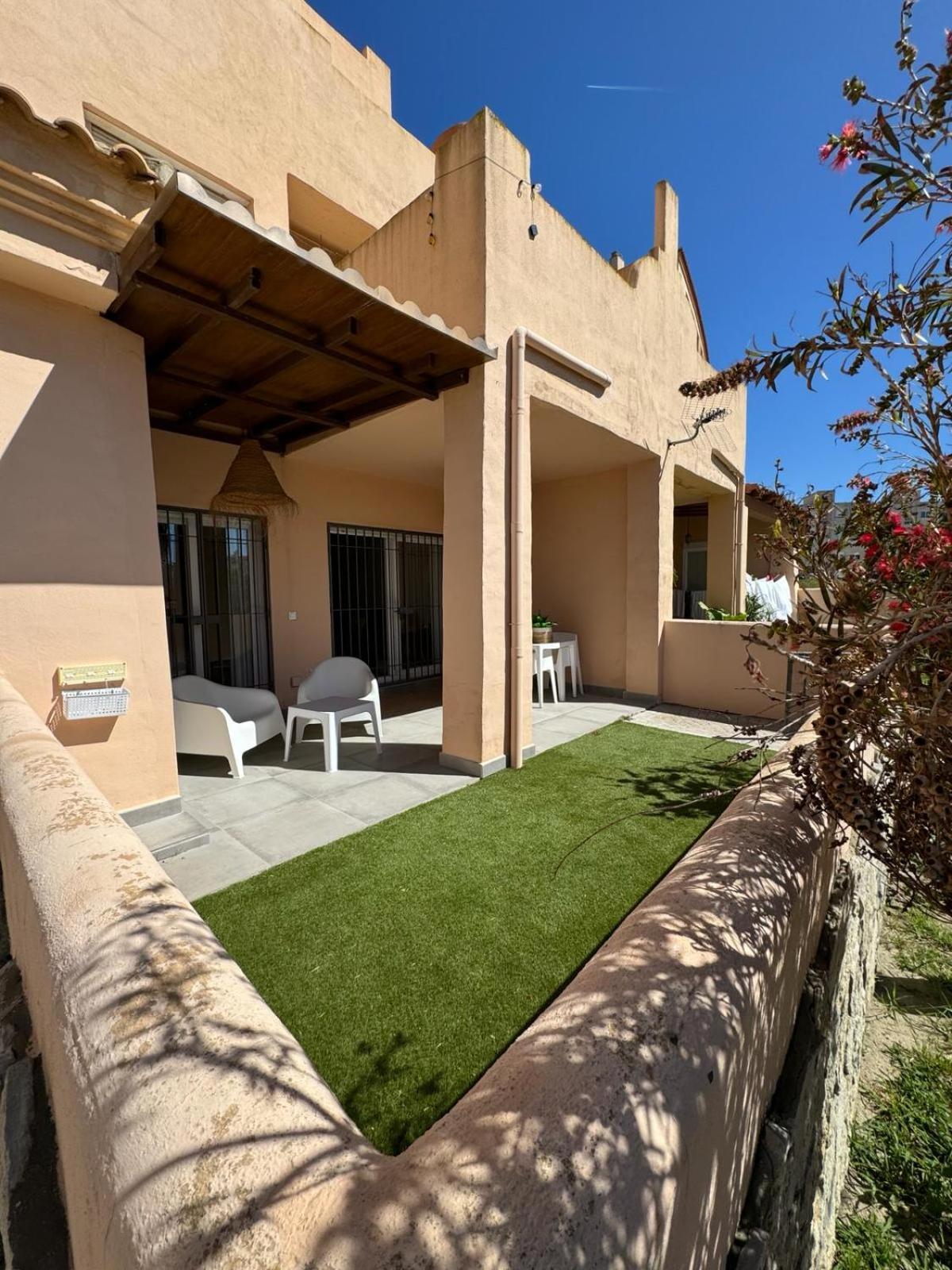 Surf Apartment - Wifi - Parking - Swimming Pool - Patio - Garden Tarifa Exterior foto