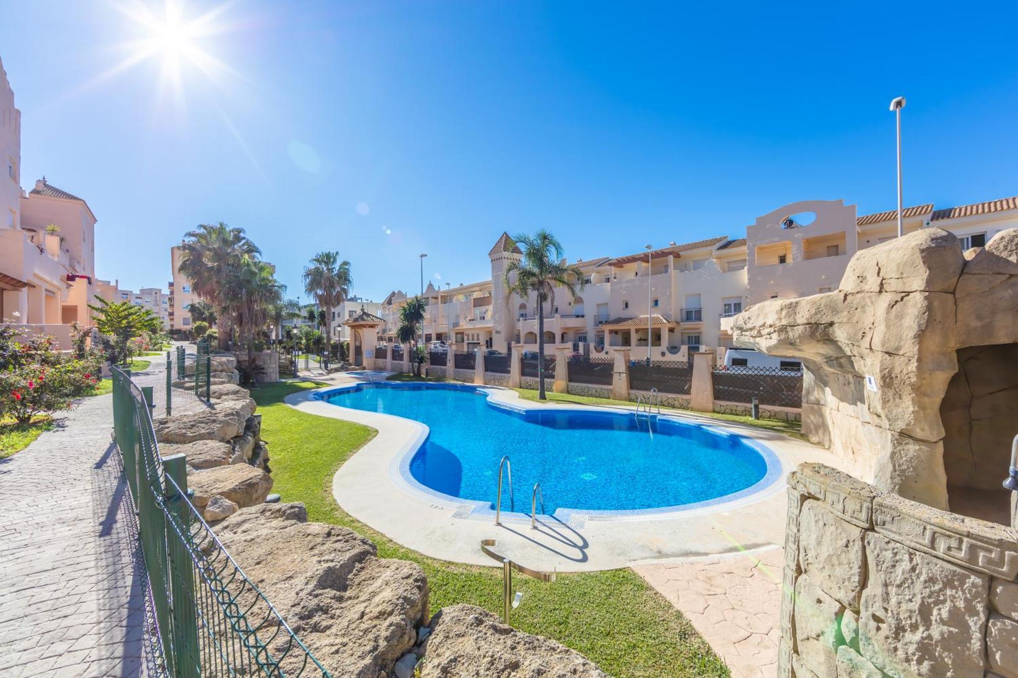 Surf Apartment - Wifi - Parking - Swimming Pool - Patio - Garden Tarifa Exterior foto